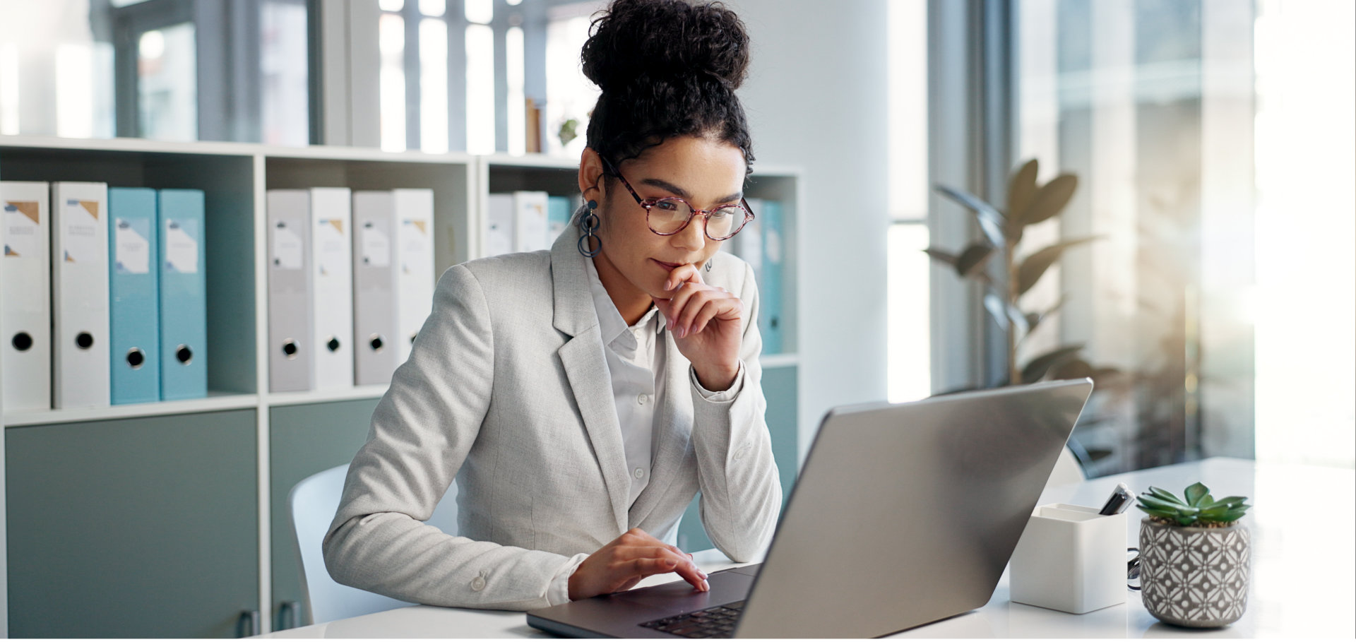 Doctor talking to nurse